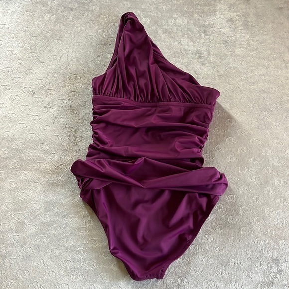 J. Crew Twisted One-Shoulder Ruched One-Piece Swimsuit‎ Purple Size 4 - Picture 6 of 13